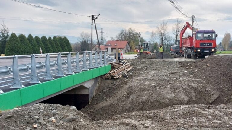 Zamkną jedną z dróg w Chełmcu. Powodem prace przy budowie mostu