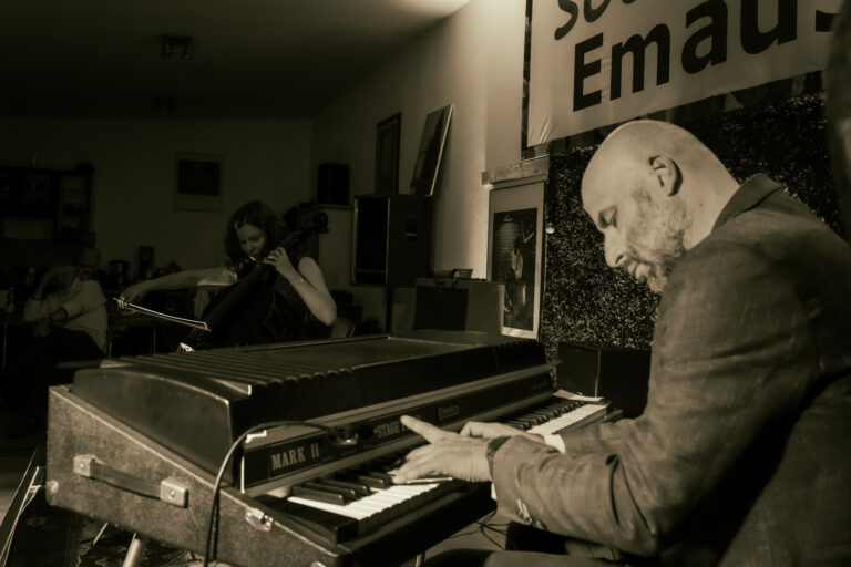 SCENA EMAUS: Beskid Wyspowy, kolęda i jazz [RELACJA]