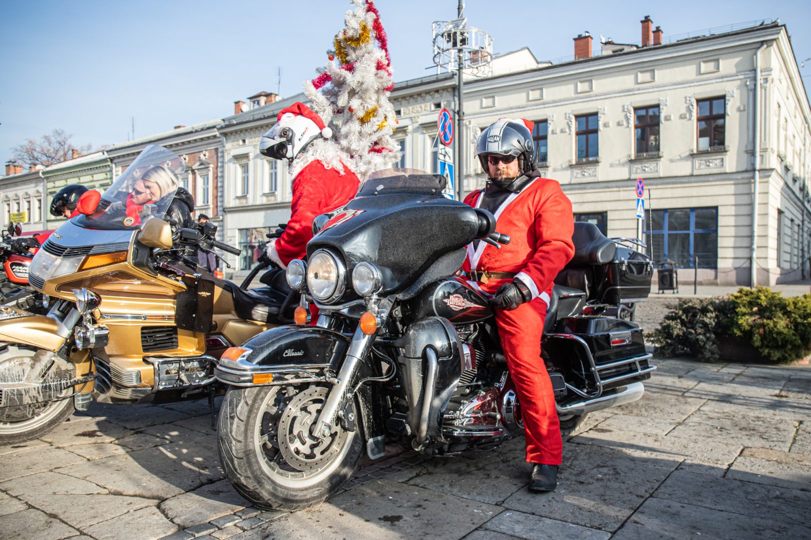 Motomikołaje, Nowy Sącz