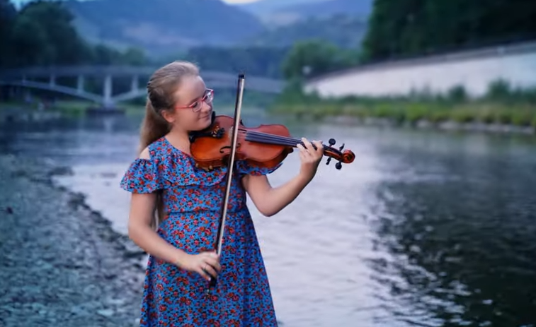 12-letnia skrzypaczka Ania Sokołowska z Piwnicznej ma swój premierowy klip (VIDEO)