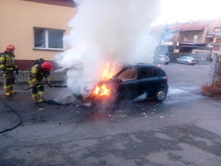 Nowy Sącz. Dziś rano na ulicy 1 Maja spłonął samochód osobowy marki Hyundai