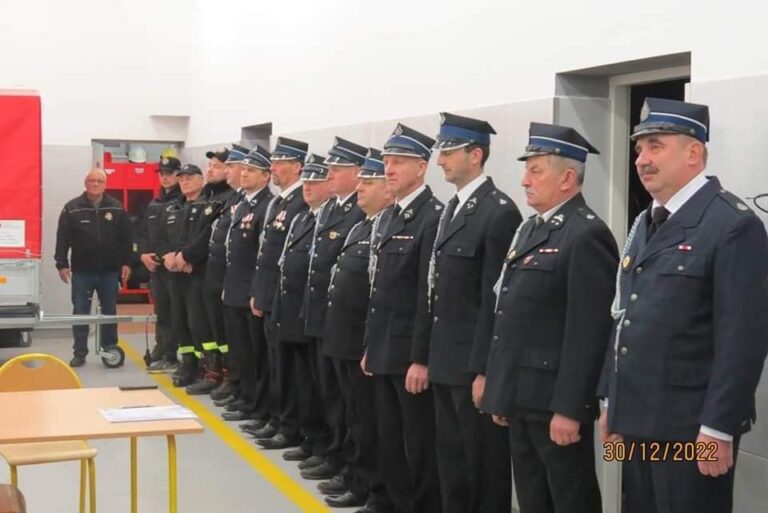 Strażacy z powiatu gorlickiego otrzymali sprzęt i umundurowanie o wartości 104 tysięcy złotych (zdjęcia)