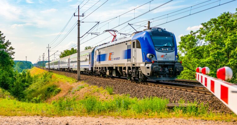 Newag szacuje zysk netto w 2025 r. na 356,5 mln zł, o 190,5 proc. więcej rdr