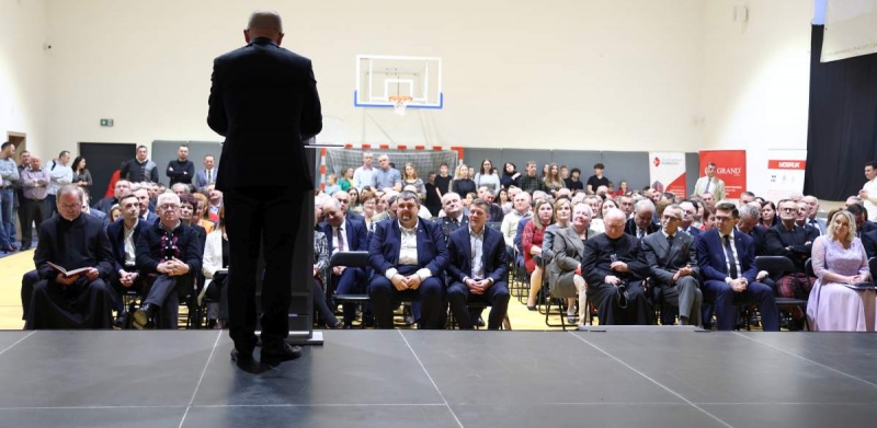 Łęka, sala gimnastyczna