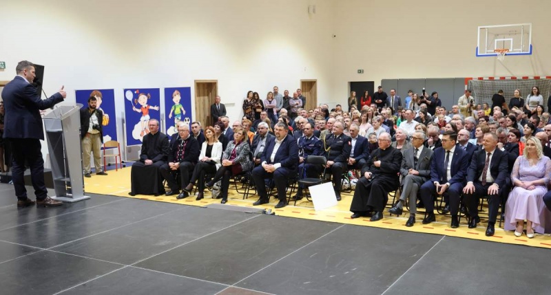 Łęka, sala gimnastyczna