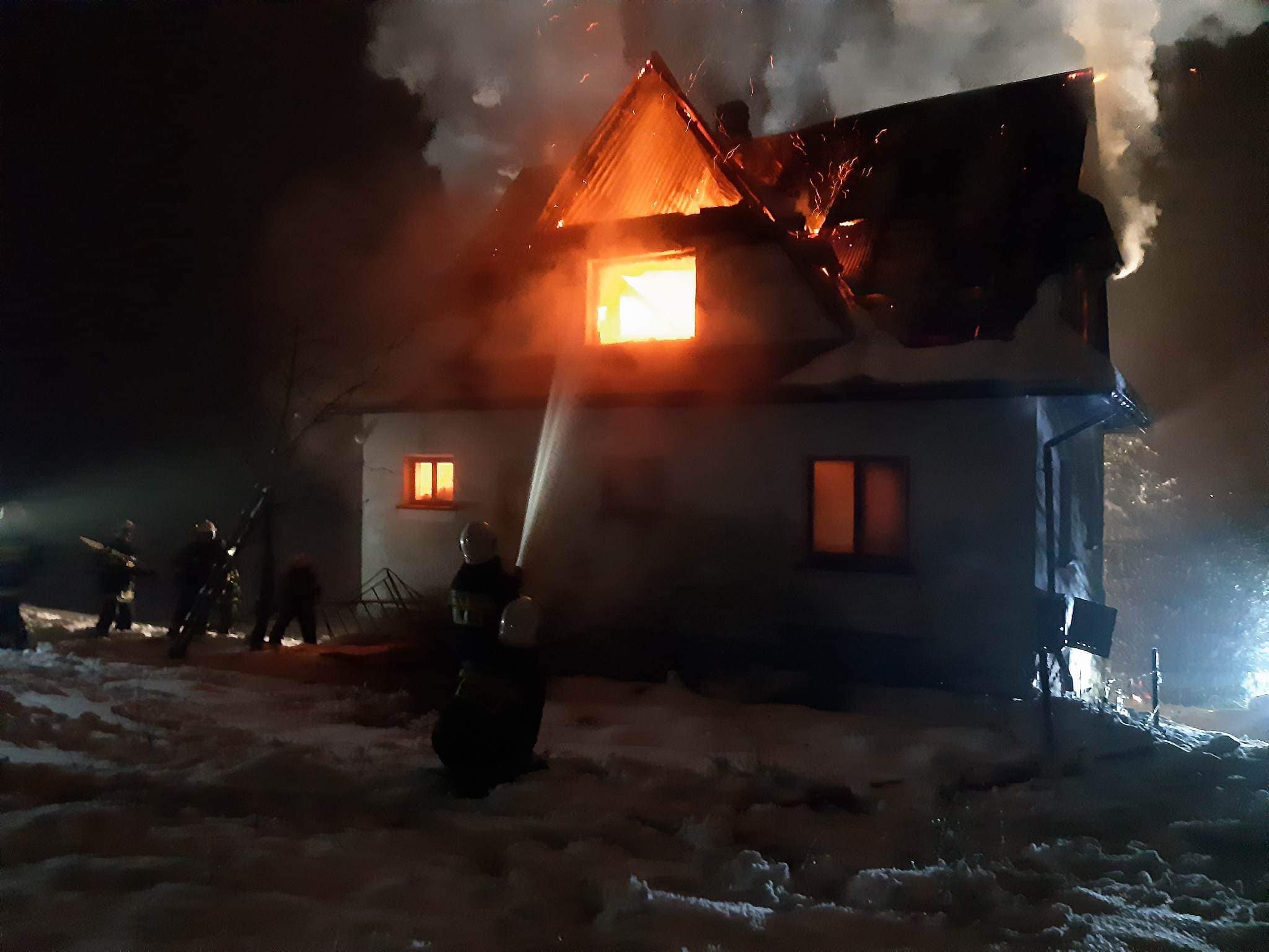 powiat limanowski, pożar domu, strażacy
