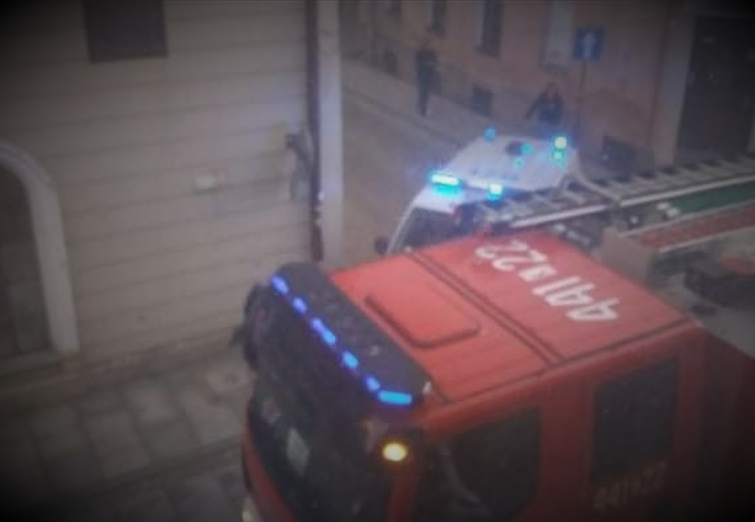 Gorlice. Siłowe wejście do mieszkania przy ulicy Piekarskiej (zdjęcia)
