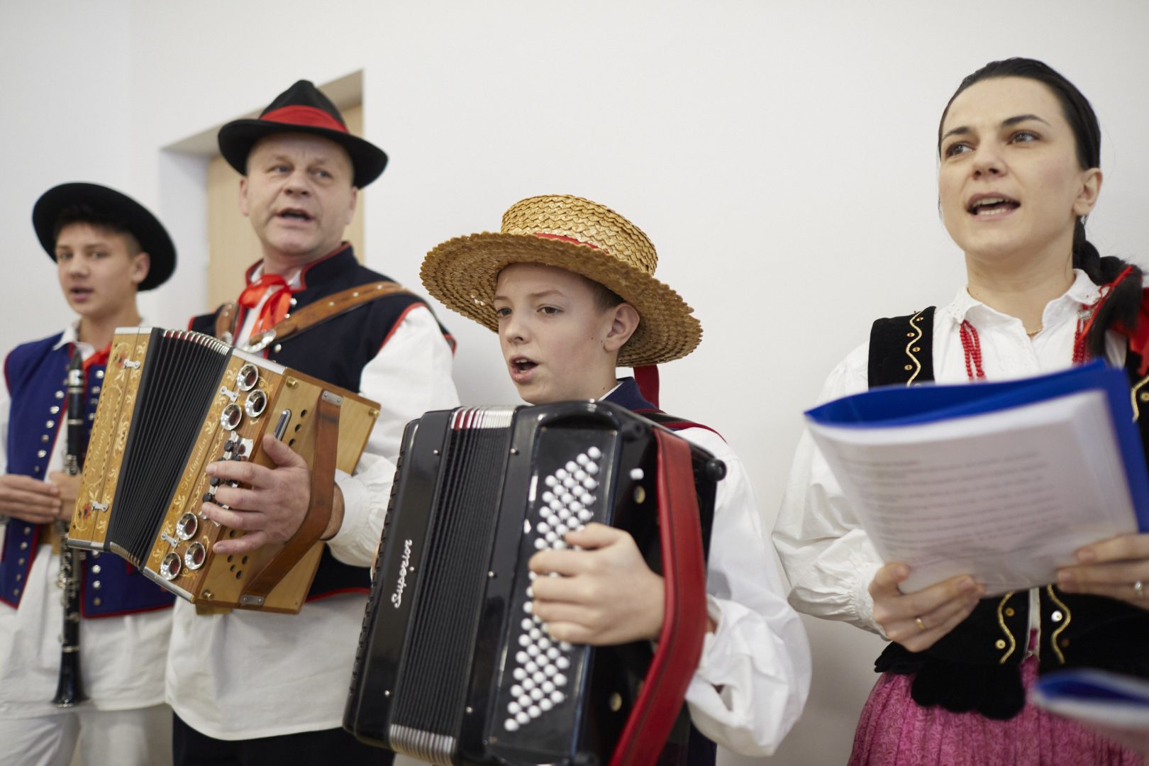 Zespół Regionalny Pogórzańskie Dzieci z Kąclowej, Pierwszy klub Senior + w gminie Grybów, Cieniawa