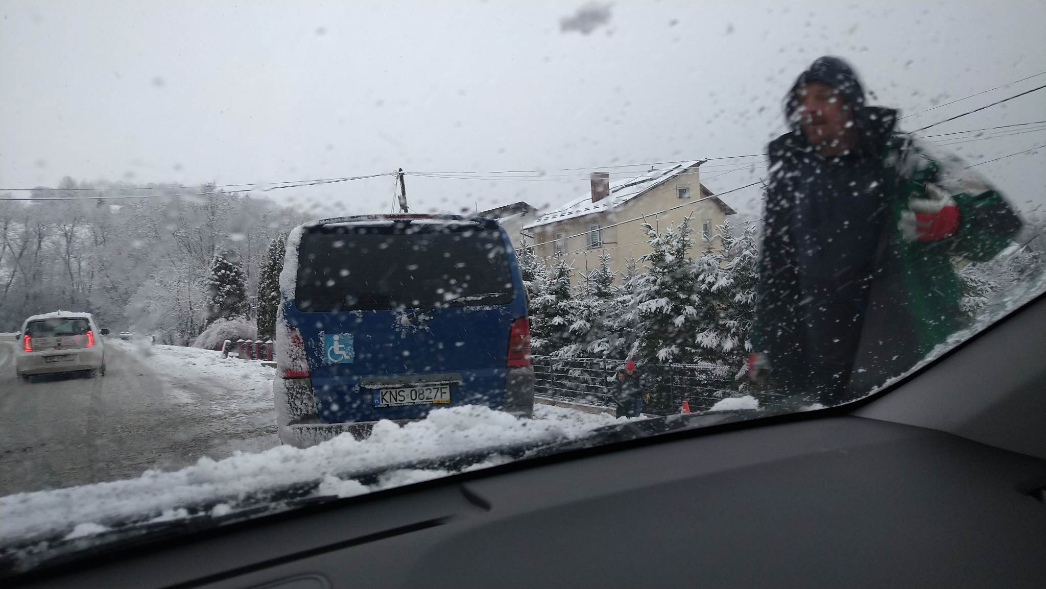 Sądecczyzna, trudne warunki na drogach, kolizje, wypadki