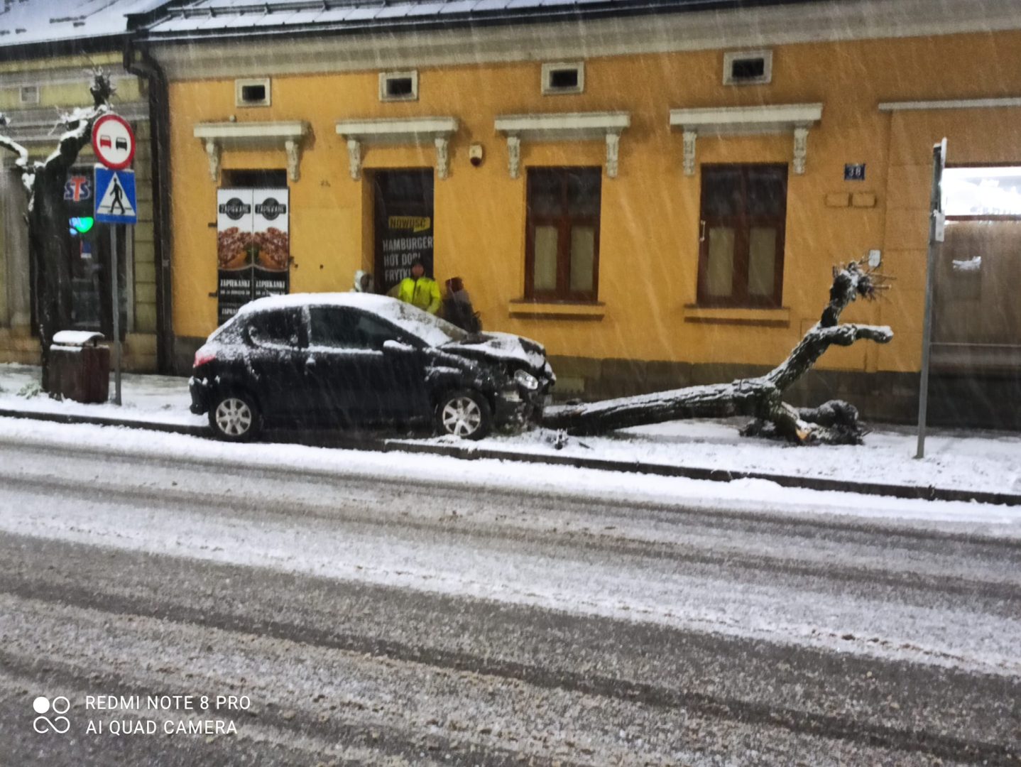 Sądecczyzna, trudne warunki na drogach, kolizje, wypadki