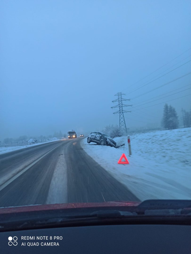 Sądecczyzna, trudne warunki na drogach, kolizje, wypadki
