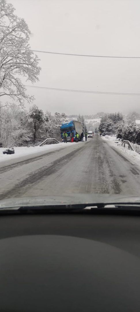 Sądecczyzna, trudne warunki na drogach, kolizje, wypadki