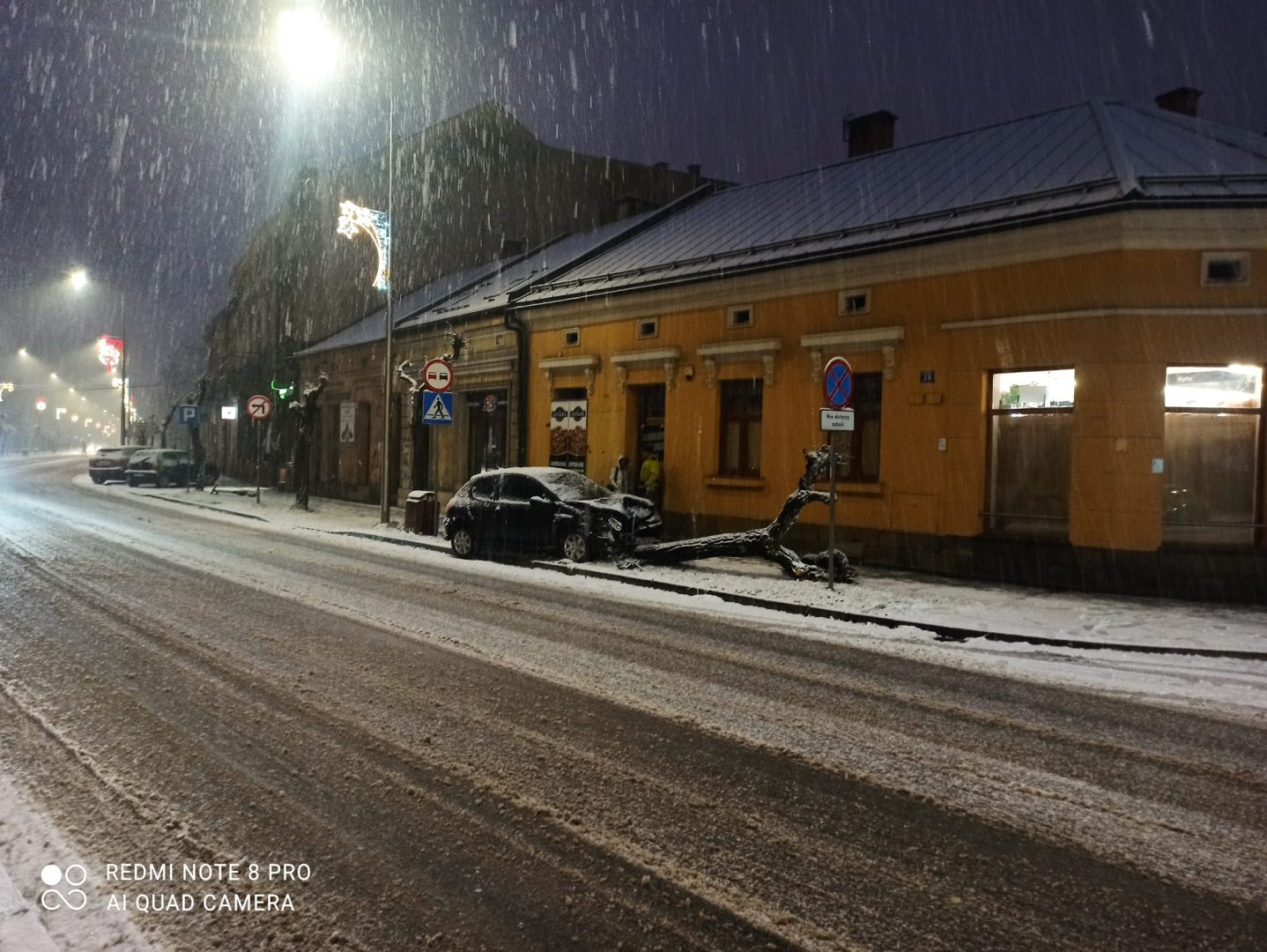 Sądecczyzna, trudne warunki na drogach, kolizje, wypadki