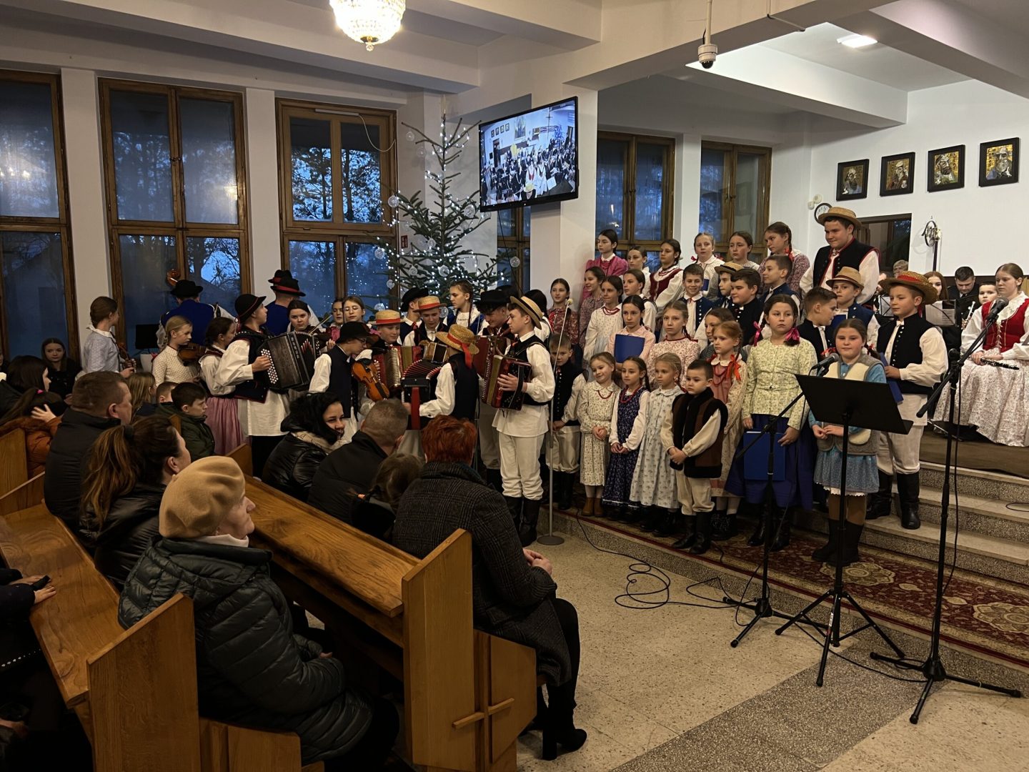 Koncert Noworoczny, Kąclowa, Ignaś Chojecki-Skraba, Pogórzańskie Dzieci, Orkiestra Dęta z Florynki. Ewa Matuła, Tadeusz Matuła, Andrzej Szafrański