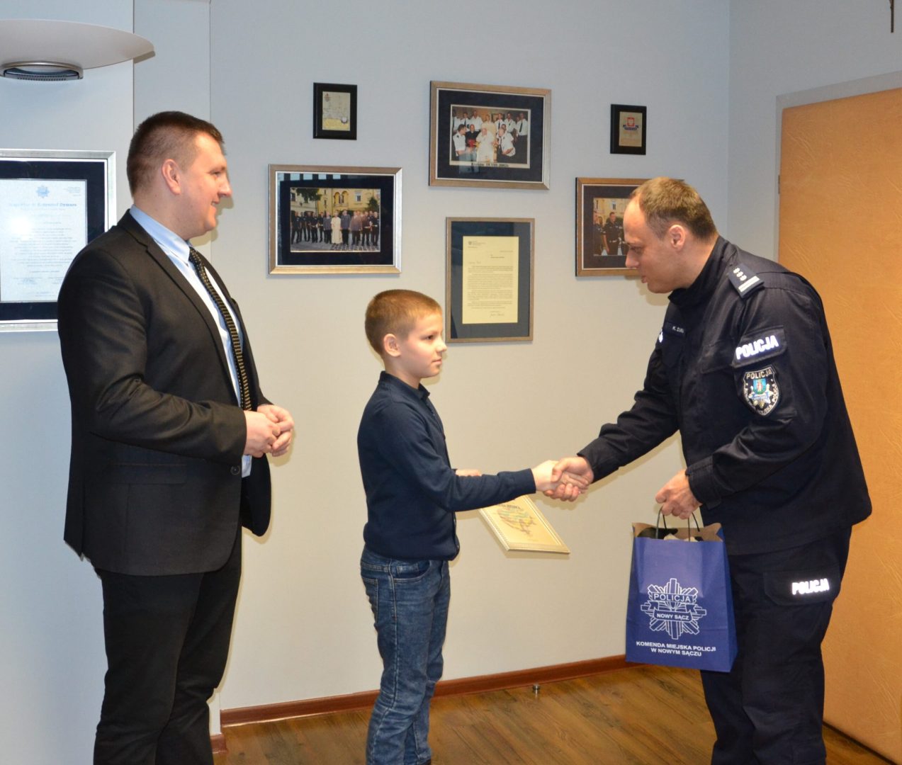 metoda ,,na policjanta", 9-klatek, Nowy Sącz