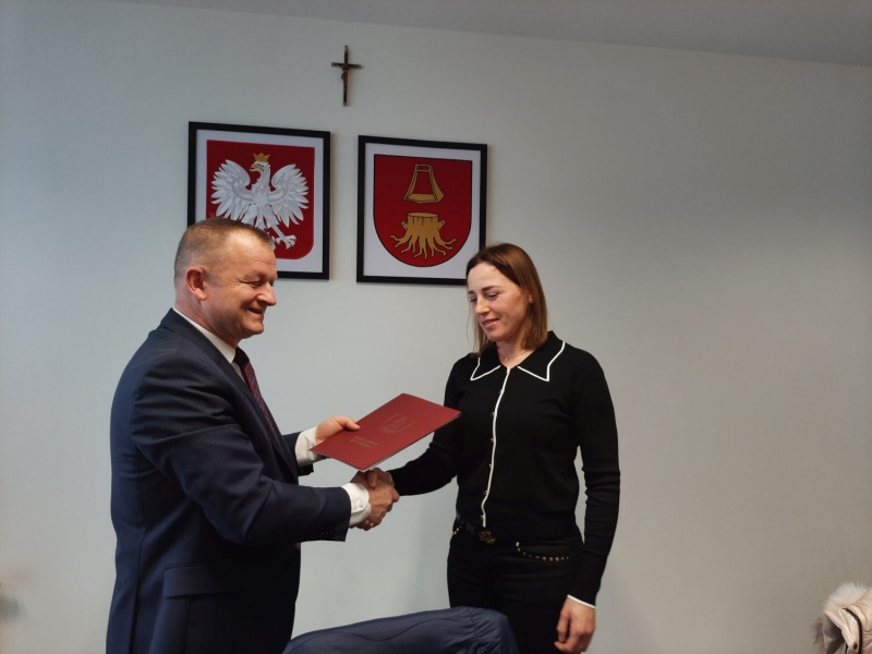 Korzenna, podpisanie umów