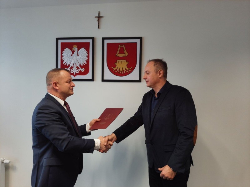 Korzenna, podpisanie umów