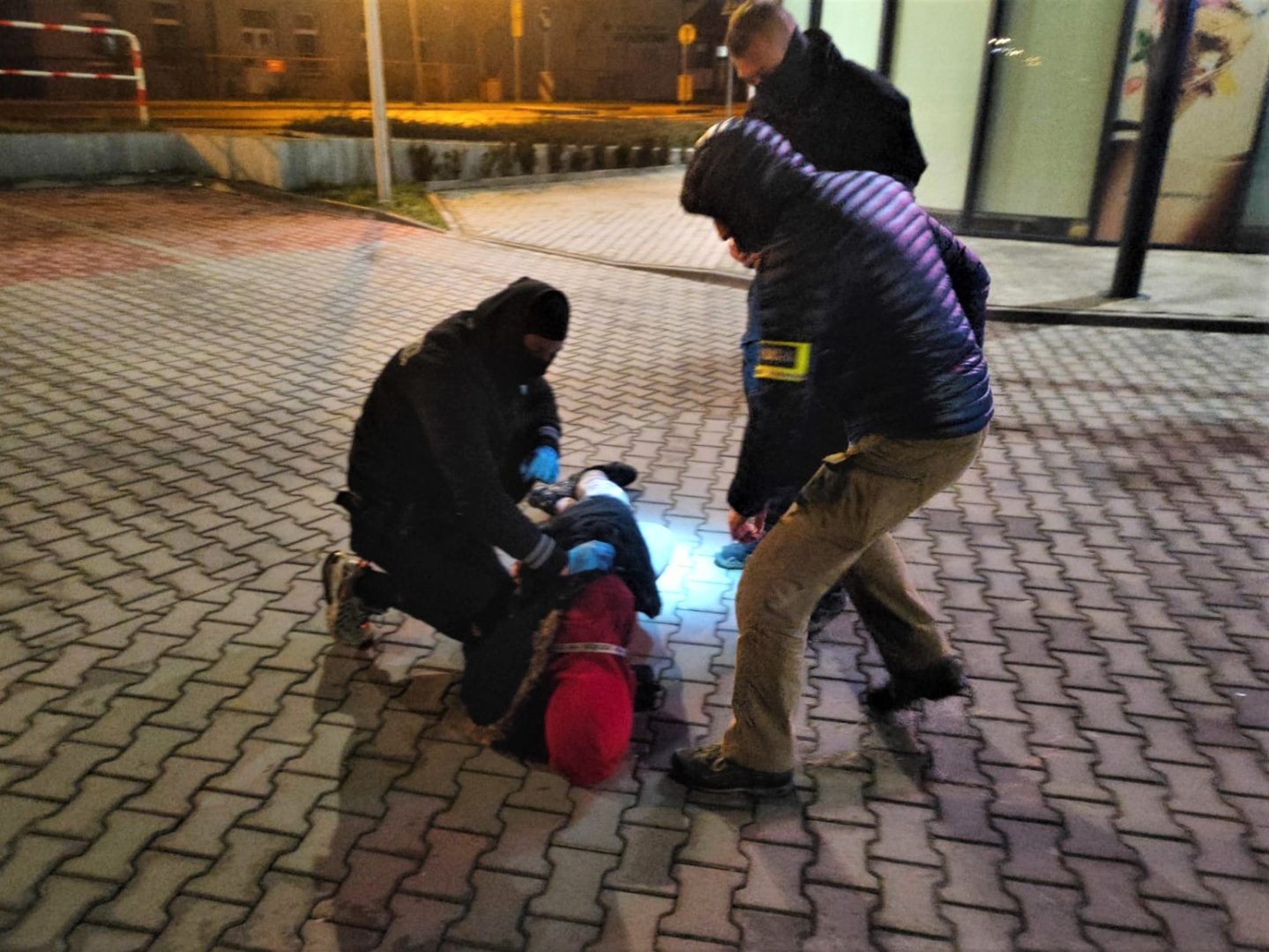 Usiłowanie zabójstwa, 18-latek, Sylwester