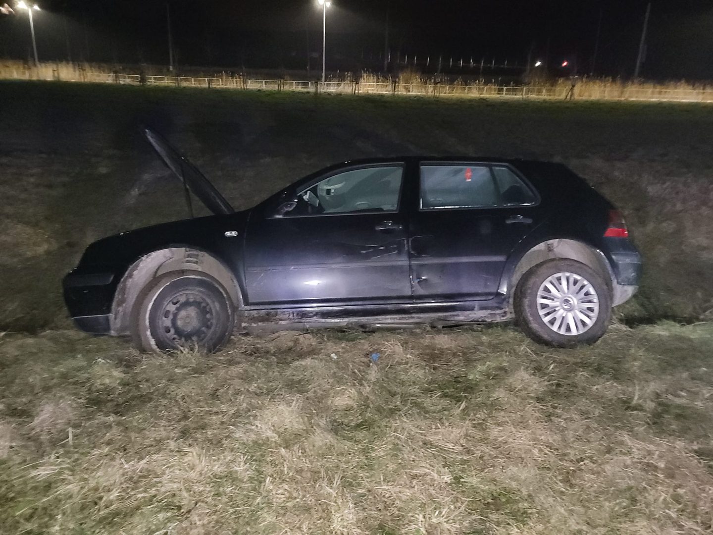 Biała Niżna, kompletnie pijana kobieta