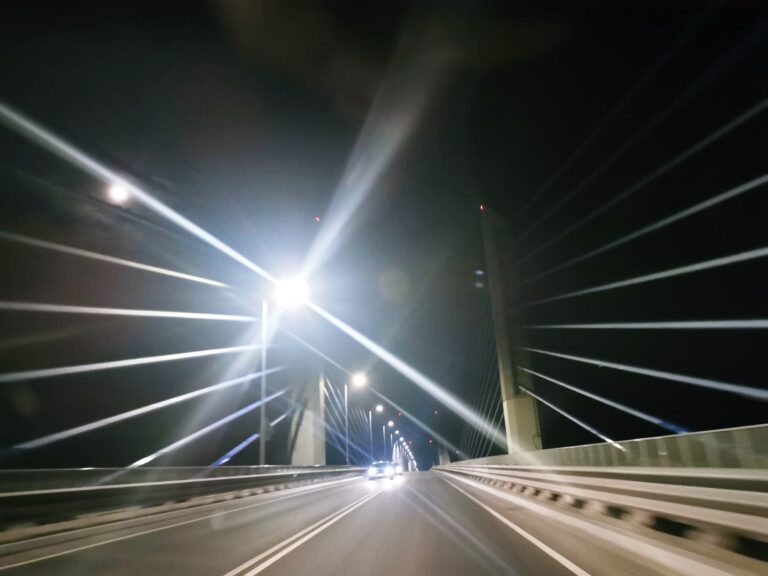Most w Kurowie i drogi bez nocnego oświetlenia. W gminach trzeba gasić uliczne światła przez przymusową oszczędność energii?