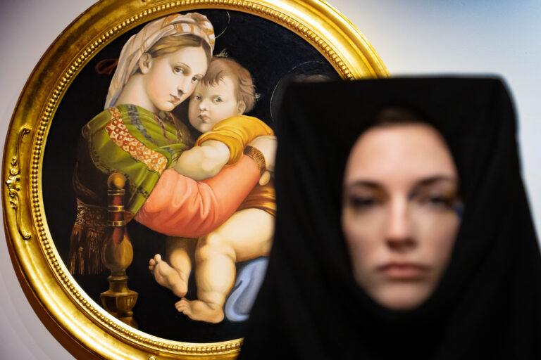 W Galerii Sztuki SOKÓŁ wystawa prac młodych sądeckich artystów.