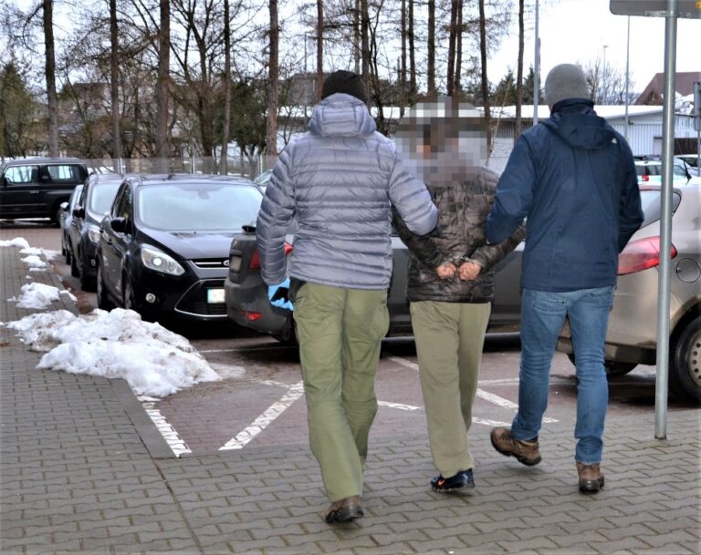 Nowy Sącz. Groźby i kradzież na plantach. Ofiarą 15-latek