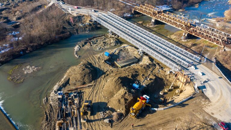 Nowy Sącz. Powstają fundamenty pod nowy most (ZDJĘCIA)