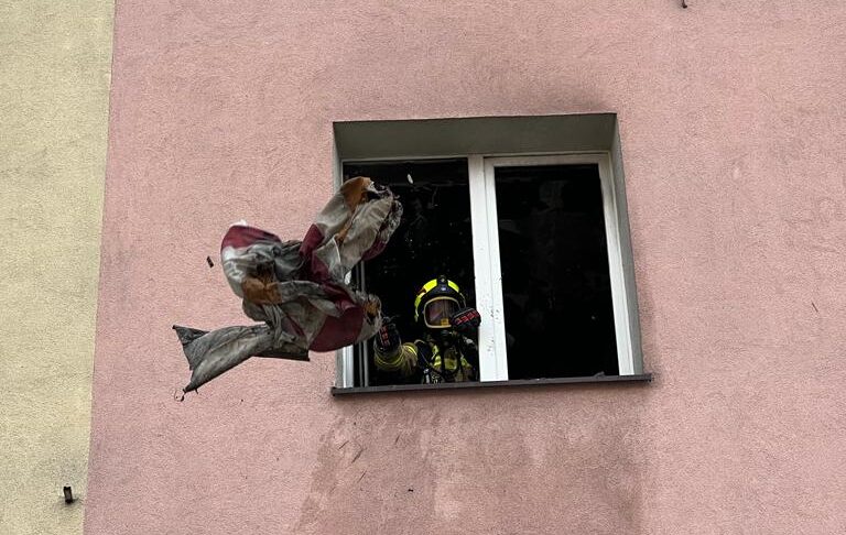 Nowy Sącz. Pożar mieszkania. Jedna osoba w szpitalu