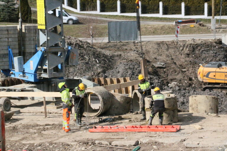 Limanowa. Prace drogowe niemal na każdym kroku