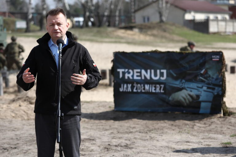 Szef MON: rozpoczynamy program szesnastodniowych szkoleń dla cywilów  „Trenuj jak żołnierz”