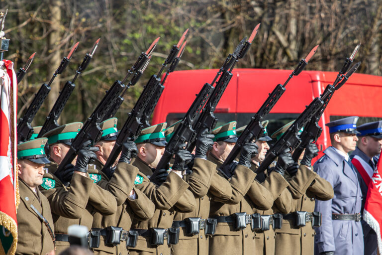 Nowy Sącz. Oddali hołd pamięci ofiar katastrofy smoleńskiej i Zbrodni Katyńskiej [ZDJĘCIA]