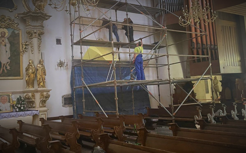 Nowy Sącz, obraz Jana Pawła II, bazylika sw. małgorzaty, montaż
