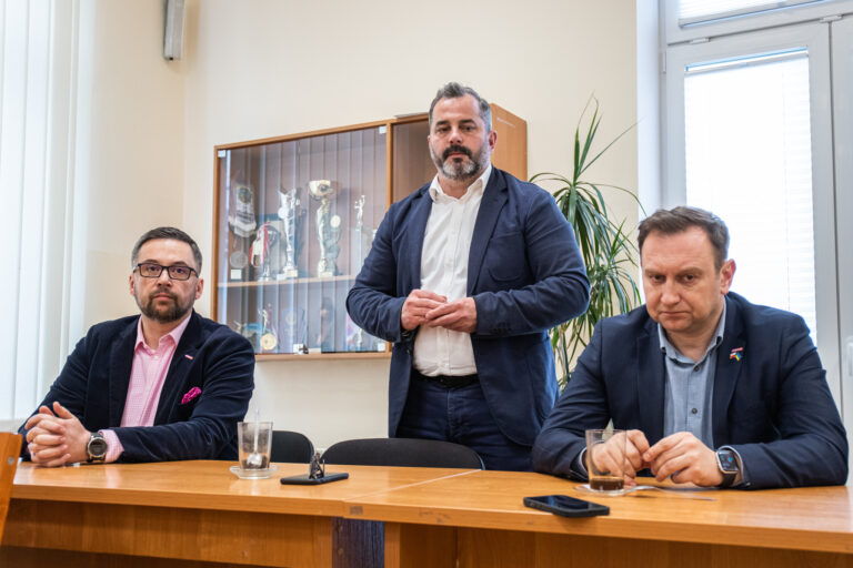 Cel: odsunąć PiS od władzy. Parlamentarzyści Lewicy odwiedzili Nowy Sącz