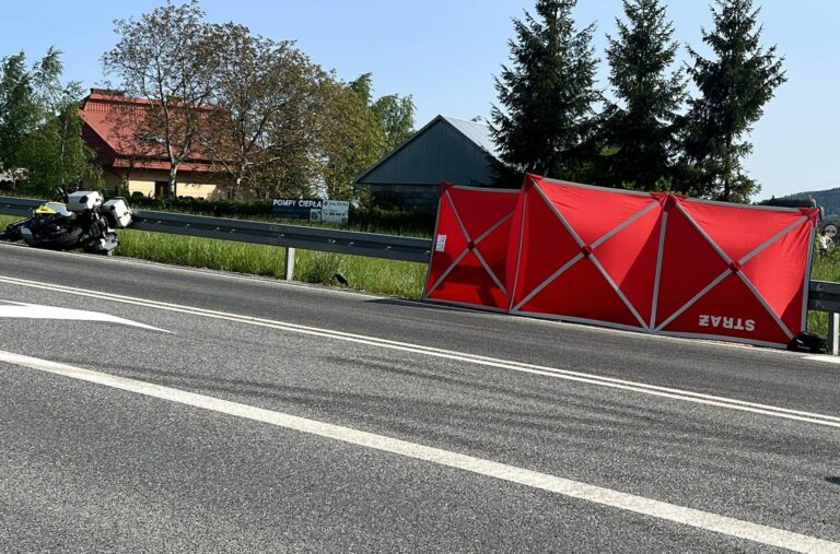 DK28. Nie żyje 54-letni motocyklista. Kierowca osobówki wymusił pierwszeństwo
