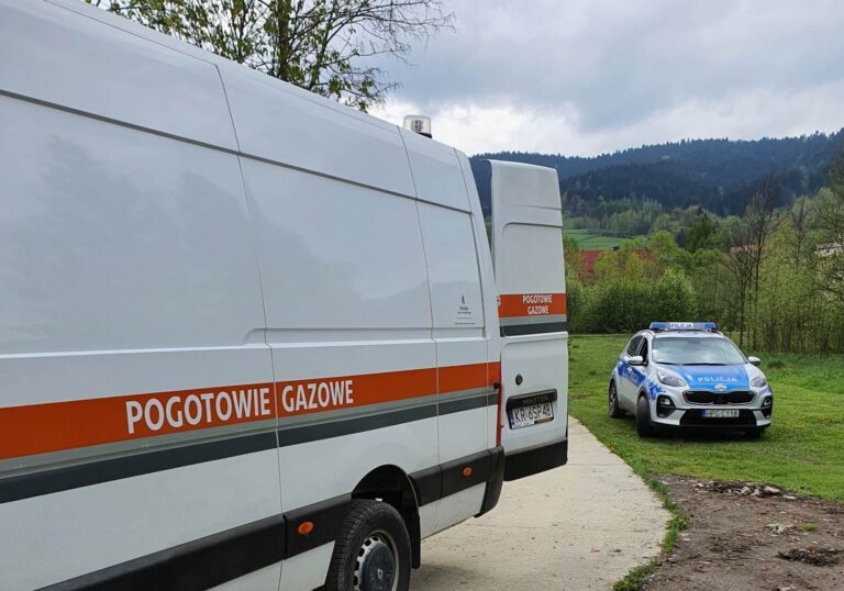 Strażacka akcja w Mszalnicy. Przez przerwany gazociąg musieli ewakuować rodziny z pobliskich domów