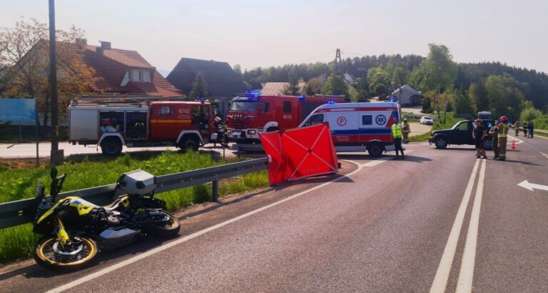 Śmiertelny wypadek motocyklisty spowodował 77-letni kierowca Jeepa