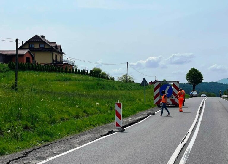 Osuwisko na DK28. Jeden pas ruchu wyłączony z użytkowania
