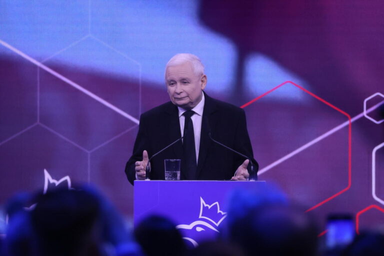 Jarosław Kaczyński zapowiada: od nowego roku podniesienie świadczenia 500 plus do 800 zł