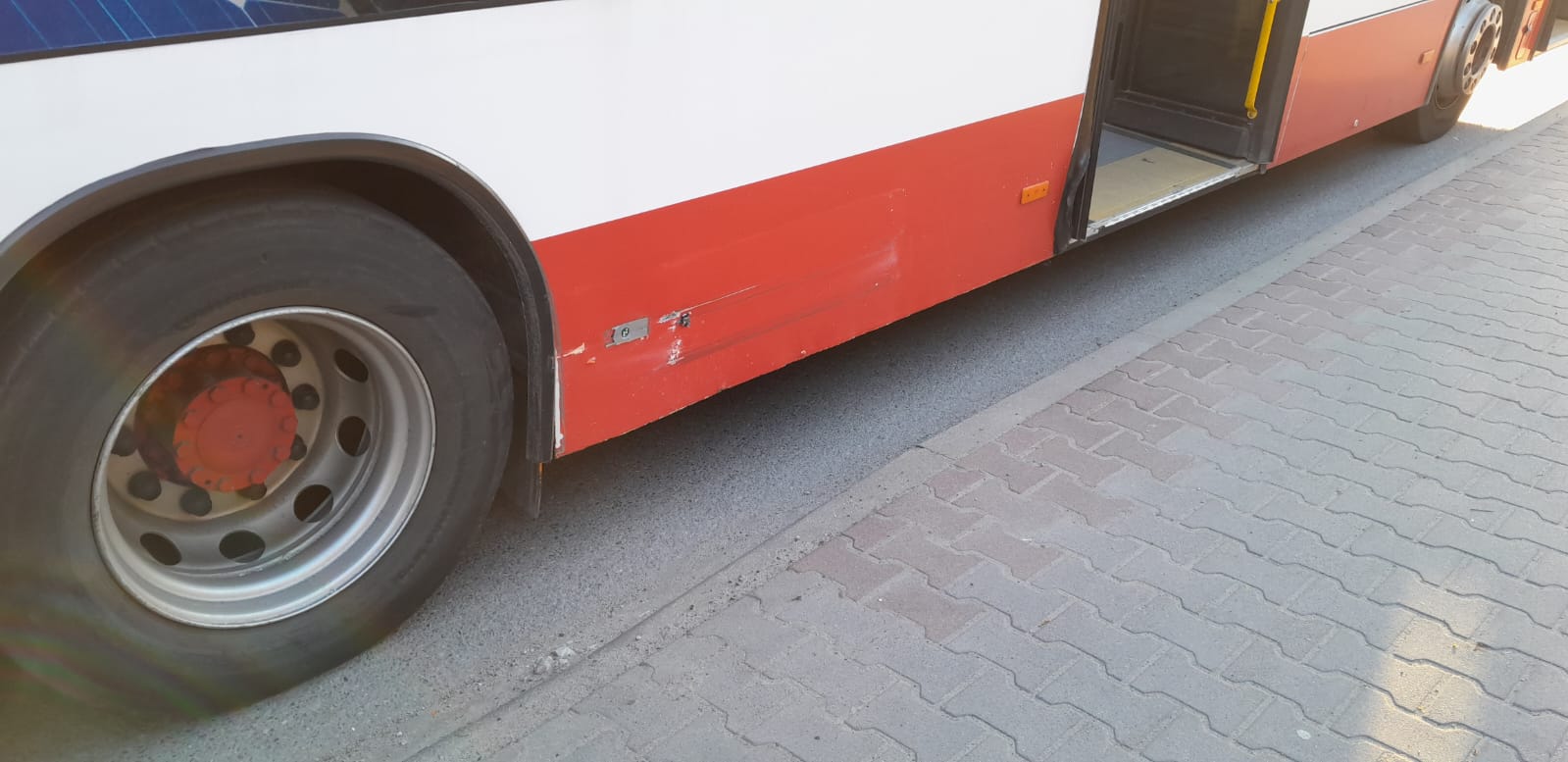 Nowy Sącz, zderzenie osobówki z autobusem