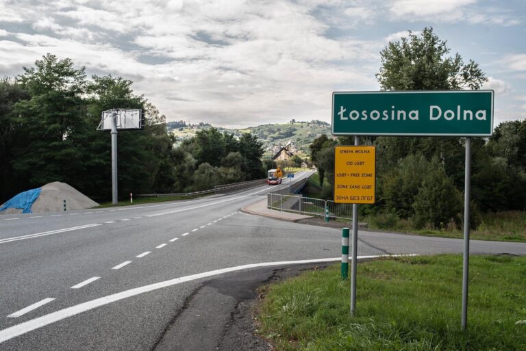 Łososina Dolna. Uchwała „anty-LGBT” znów wywołuje emocje. Dziś radni rozważą, czy warto się z niej wycofać