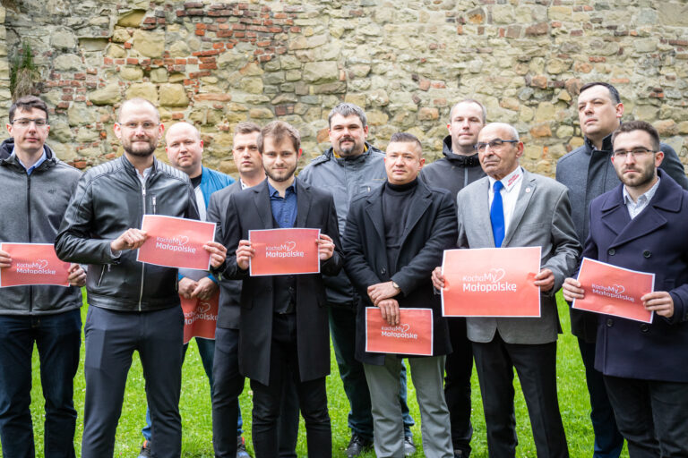 Grupa „My Kochamy Małopolskę” rusza do działań. Zapis konferencji spod sądeckiego zamku (zdjęcia)