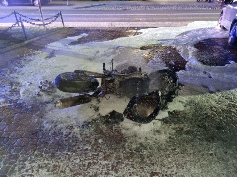 Krynica-Zdrój. Na parkingu płonął motocykl [zdjęcia]