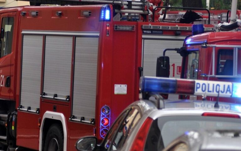 Sękowa. Dachowanie pojazdu. Ruch odbywa się wahadłowo