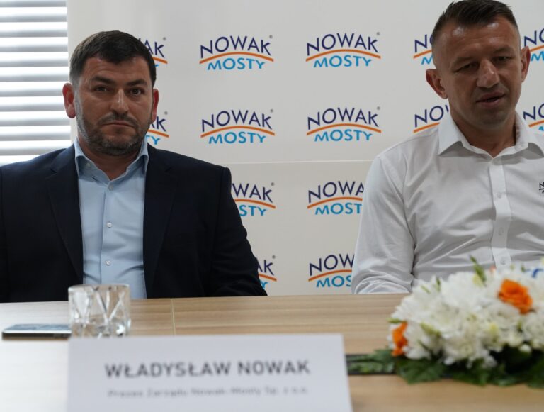 Bokser wsiada do auta rajdowego. Adamek wystartuje w Limanowej