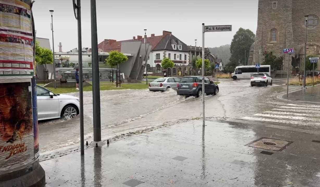 Limanowa, rynek, ulewa