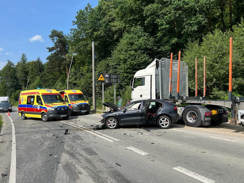 DK28, wypadek, zderzenie czołowe