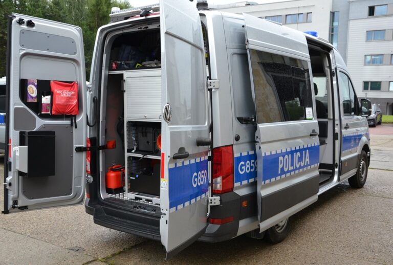 Nowy radiowóz na sądeckich drogach. Kierowcy z głośnymi i dymiącymi pojazdami strzeżcie się!