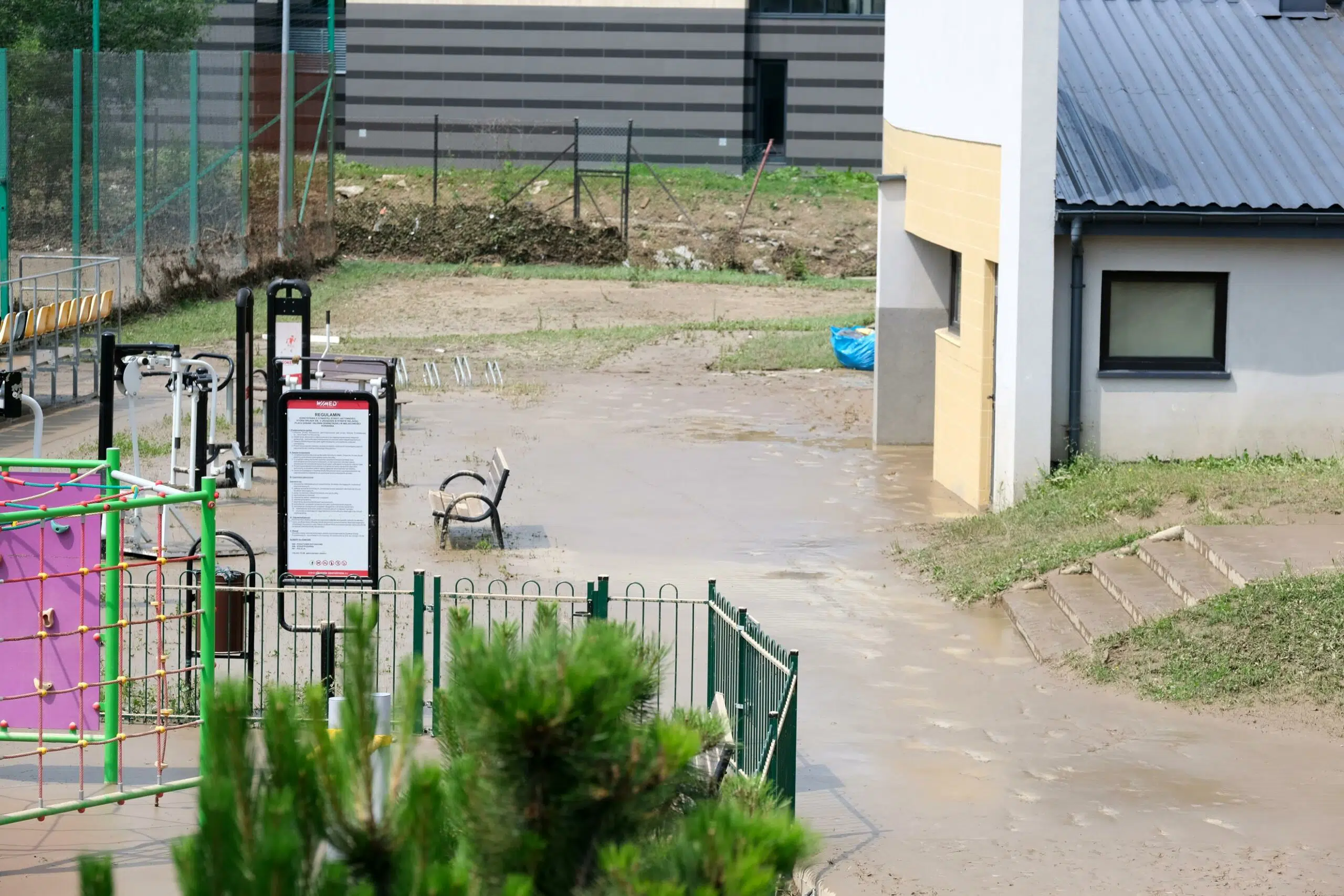 Korzenna, orlik po powodzi