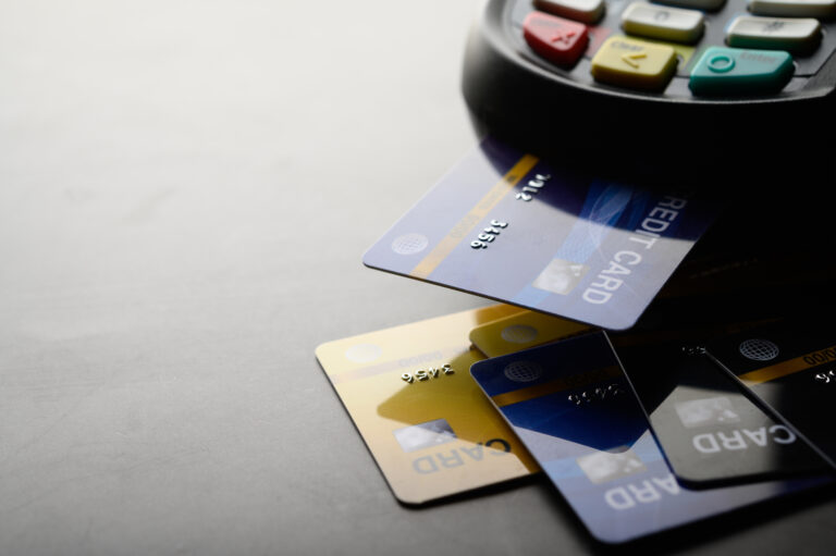 Popularne produkty finansowe – z jakich ofert klienci banków korzystają najczęściej?