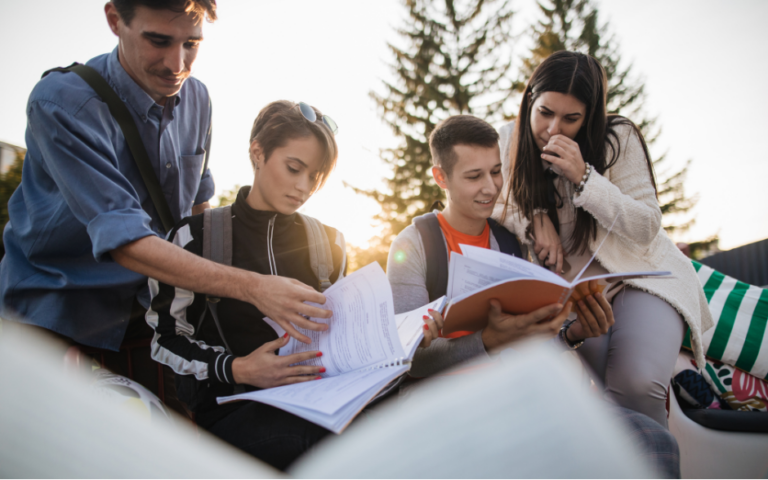 Propozycja uczniów. Należy wprowadzić bon edukacyjny w ramach Karty Nowosądeczanina?